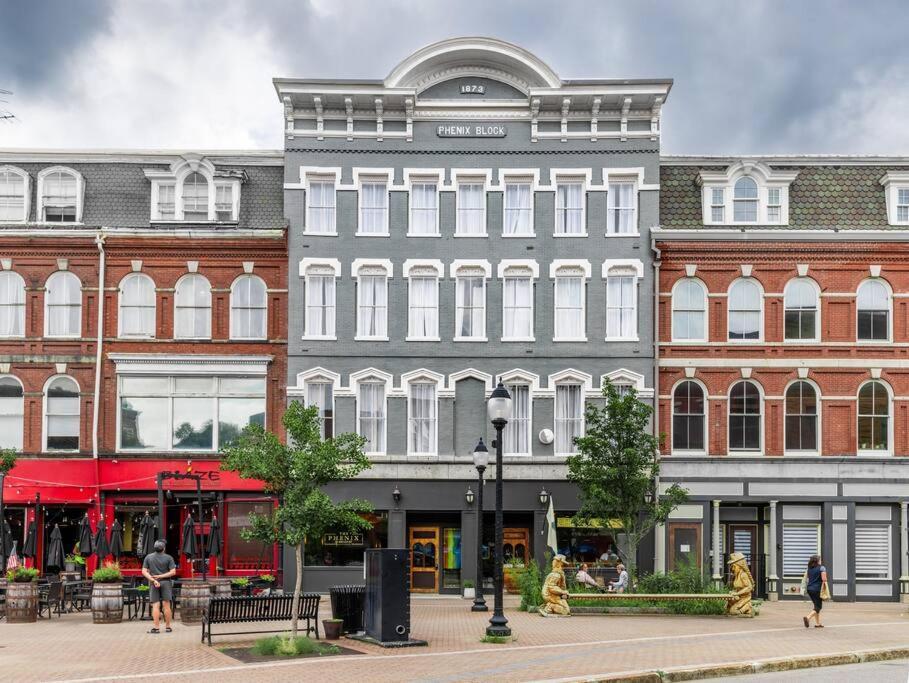King Bed, The Phenix Historic Hotel, Spacious, Room # 406 Bangor Exterior foto